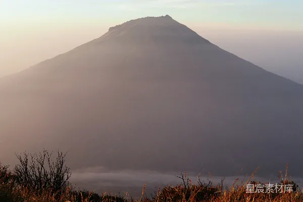 高清摄影 日出时分的山峰