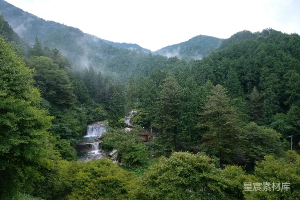高清摄影 山谷中的瀑布与森林