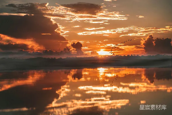 高清摄影 日落时分的宁静湖景