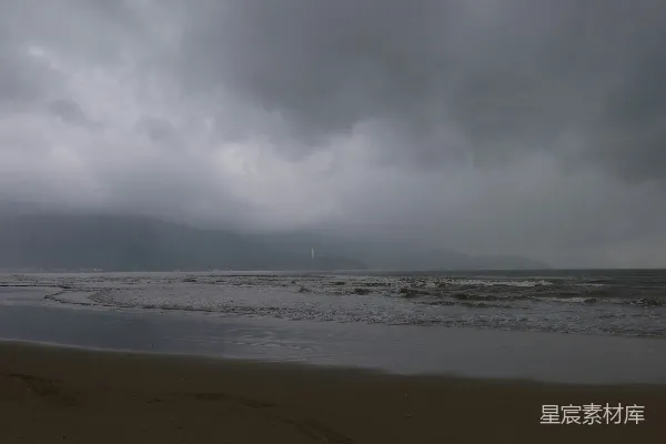 高清摄影 阴雨中的海滩