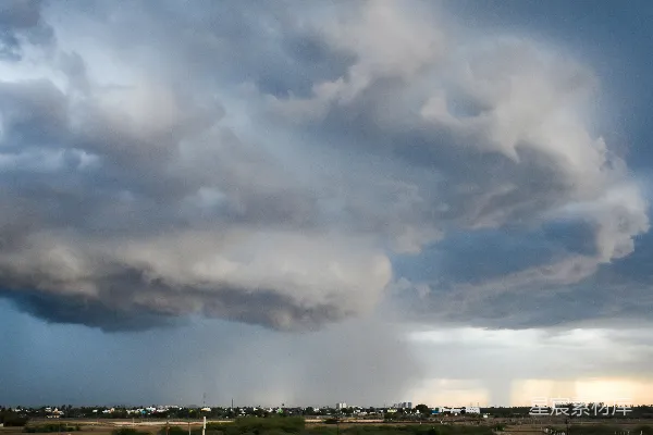 高清摄影 乌云密布的雨季景象