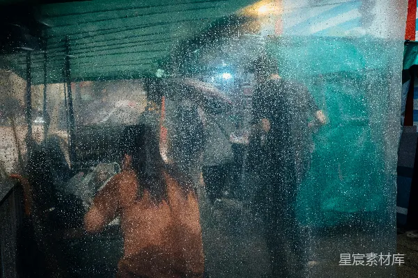 高清摄影 雨夜街角的市场