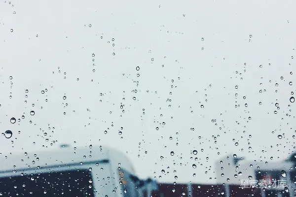 高清摄影 雨天窗外的车流