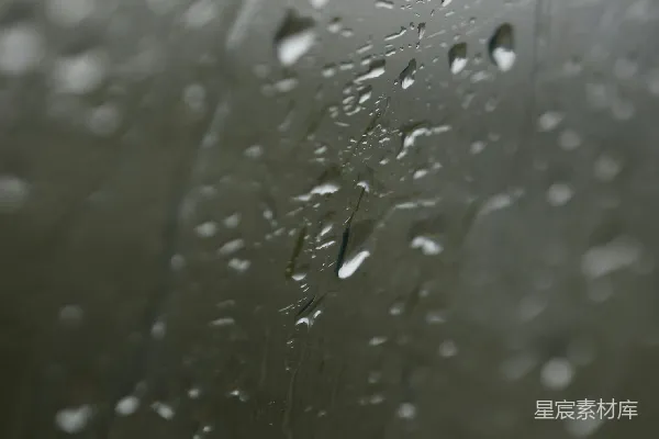 高清摄影 雨滴落在玻璃上