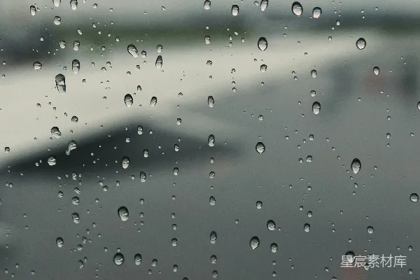 高清摄影 雨后玻璃上的水滴