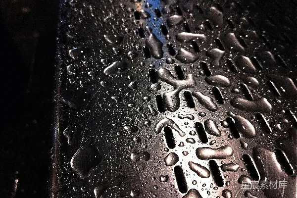 高清摄影 雨后金属质感的水滴