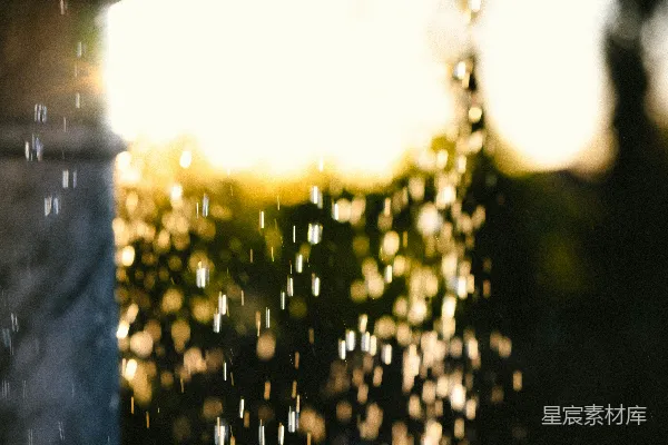 高清摄影 夜景中的雨滴与灯光