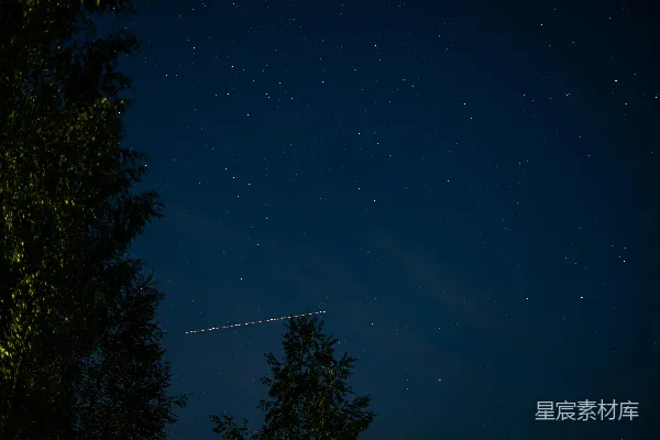 高清摄影 夜空中神秘的流星