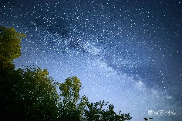 高清摄影 夜空下的银河
