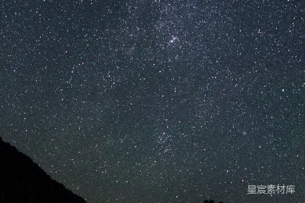 高清摄影 夜空中闪烁的星星与流星