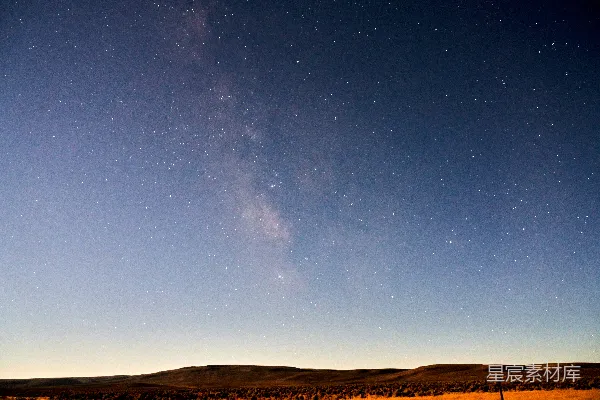 高清摄影 浩瀚星空下的宁静夜景