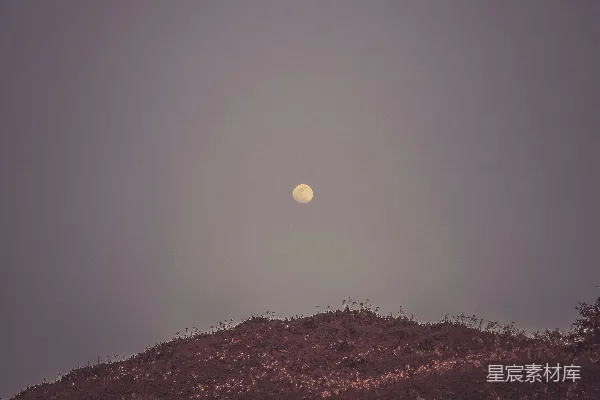 高清摄影 山巅的月光