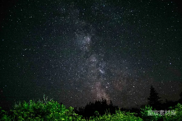 高清摄影 银河夜空下的自然景观