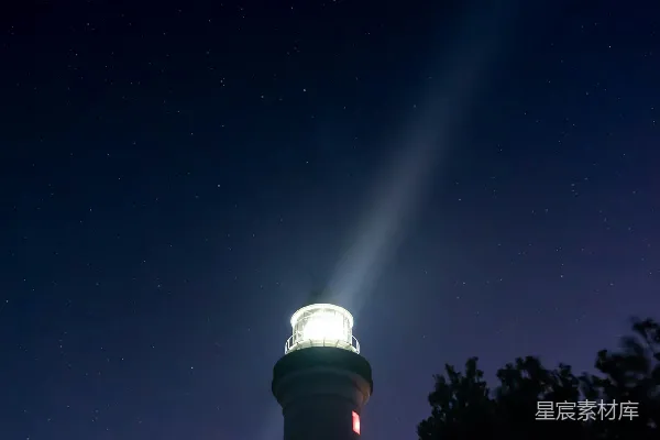 高清摄影 夜空下的灯塔