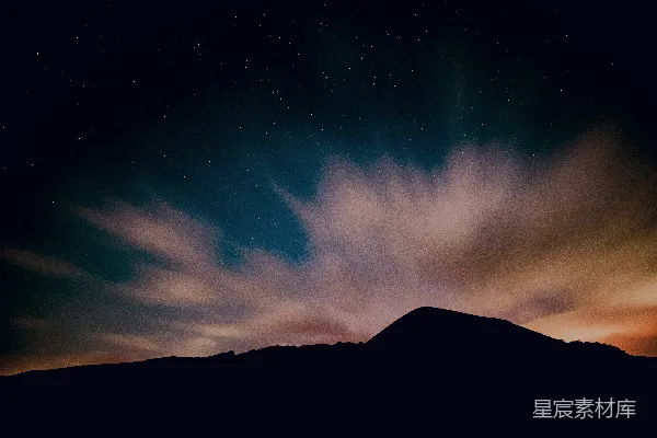 高清摄影 山间夜空下的星河