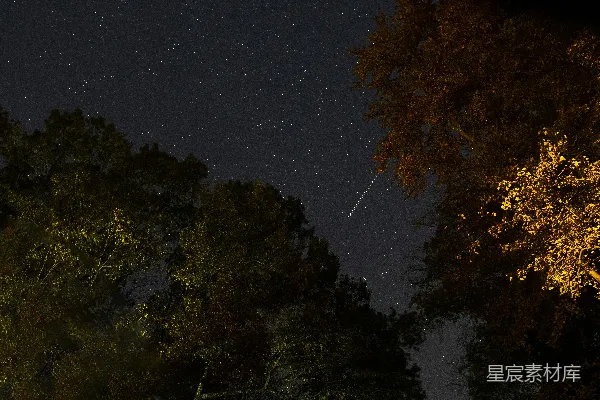 高清摄影 秋夜星空与流星