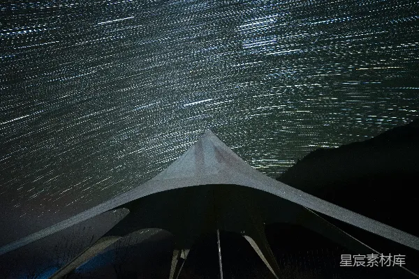 高清摄影 帐篷下的星轨