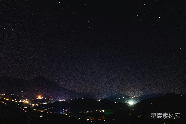 高清摄影 星河璀璨，山间夜景