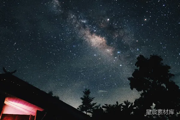 高清摄影 银河下的夜空