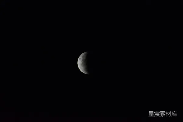 高清摄影 夜空中新月的静谧之美