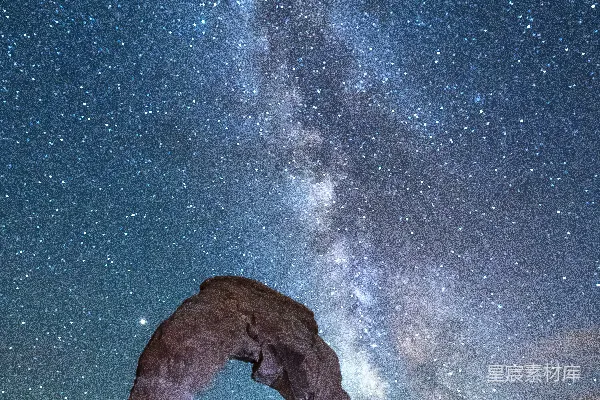 高清摄影 银河与拱门下的夜空