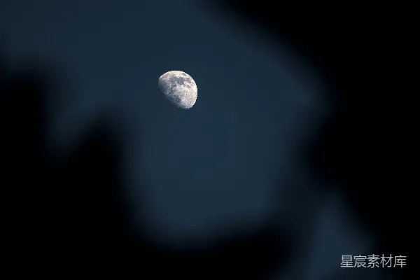 高清摄影 夜空中的一轮弯月