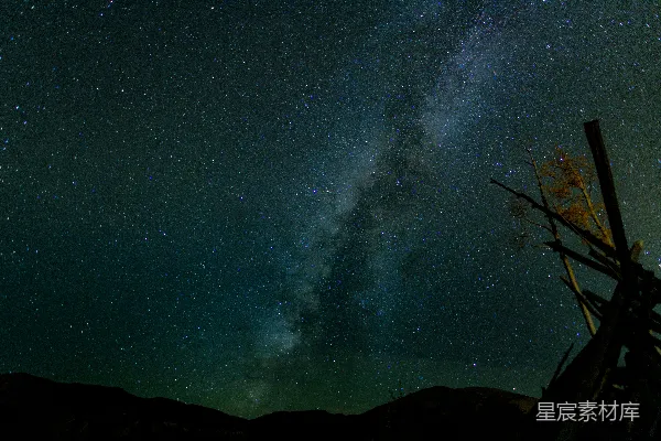 高清摄影 夜晚星空下的自然景观