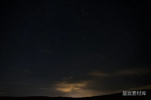 高清摄影 夜空下的流星雨