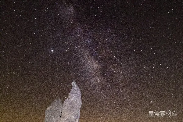 高清摄影 星辰下的独行者