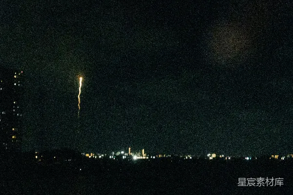 高清摄影 夜空中划过的流星