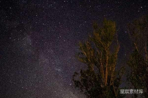 高清摄影 夜空下的废弃小屋
