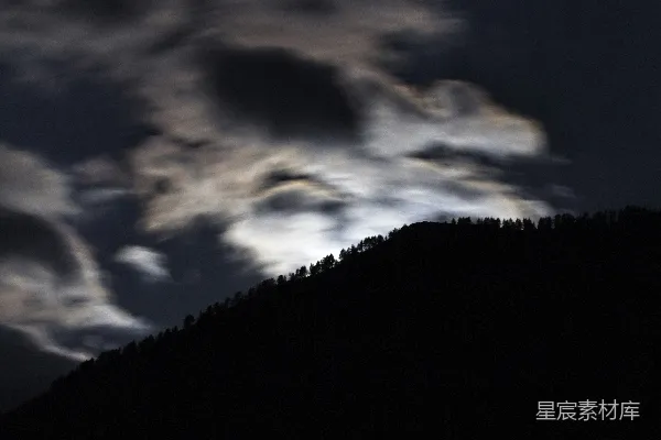 高清摄影 夜幕下的山林剪影