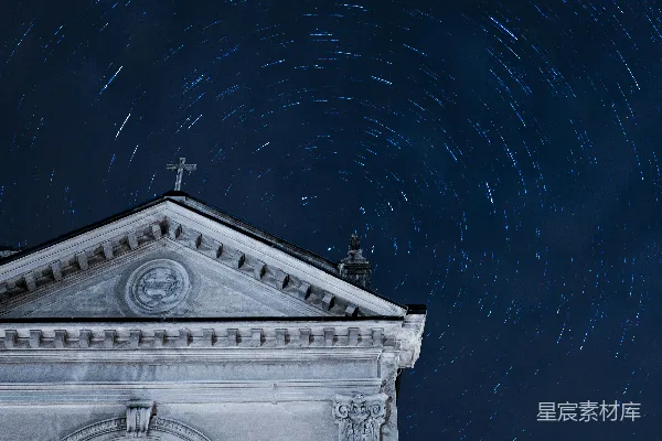高清摄影 夜空下的教堂星轨