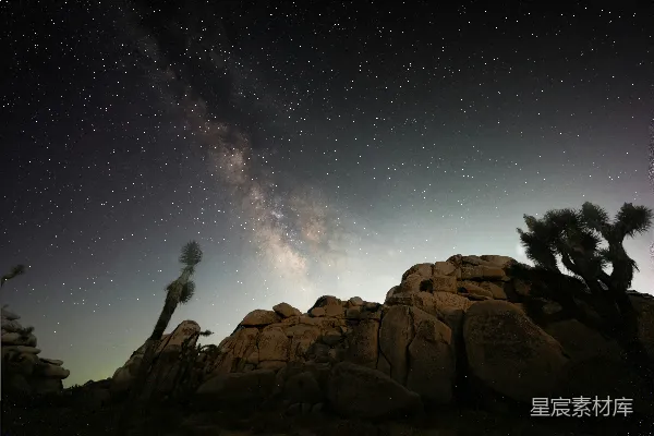 高清摄影 银河下的沙漠夜景