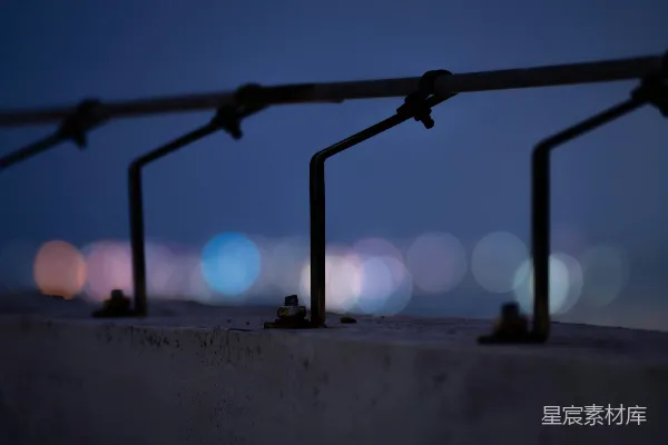 高清摄影 铁丝网与夜景