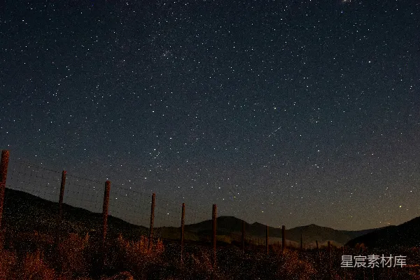 高清摄影 夜晚的星空与围栏