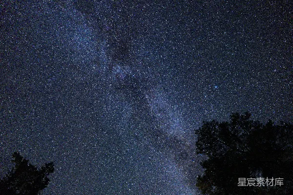 高清摄影 银河之景：夜空中的璀璨星河