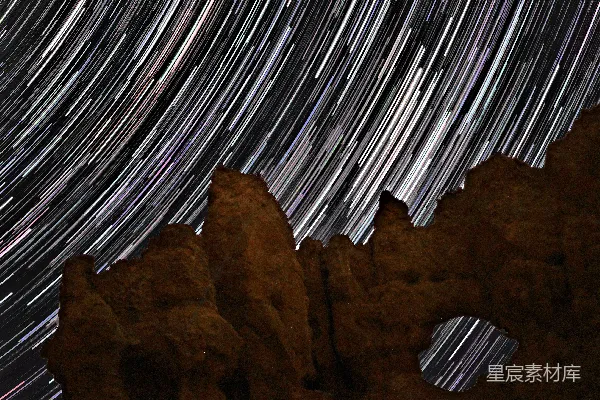 高清摄影 星轨下的岩石