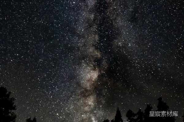 高清摄影 夜空下的银河