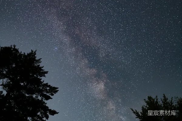高清摄影 夜空下的银河