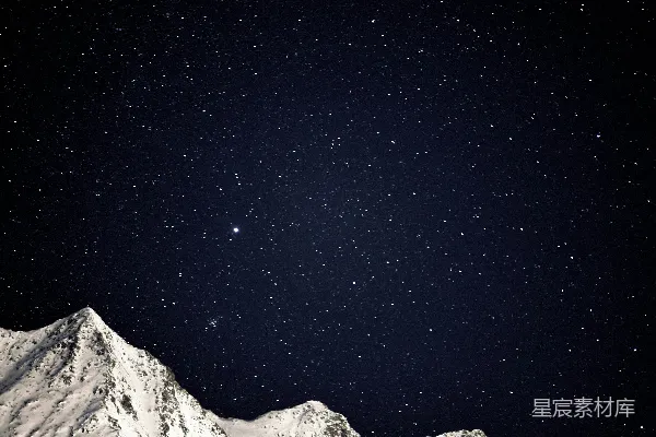 高清摄影 雪山夜空下的繁星