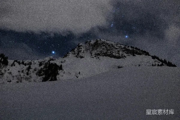 高清摄影 雪山下的夜空