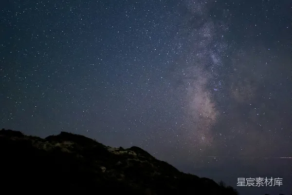 高清摄影 银河星空下的山景