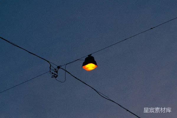 高清摄影 昏黄路灯与夜空