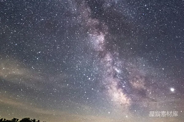 高清摄影 银河倒映湖面的宁静夜晚