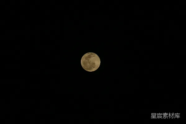 高清摄影 静谧的夜空下的满月