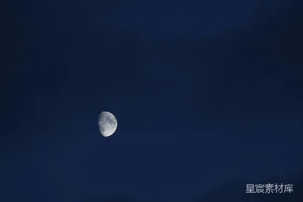 高清摄影 夜空中的一弯新月