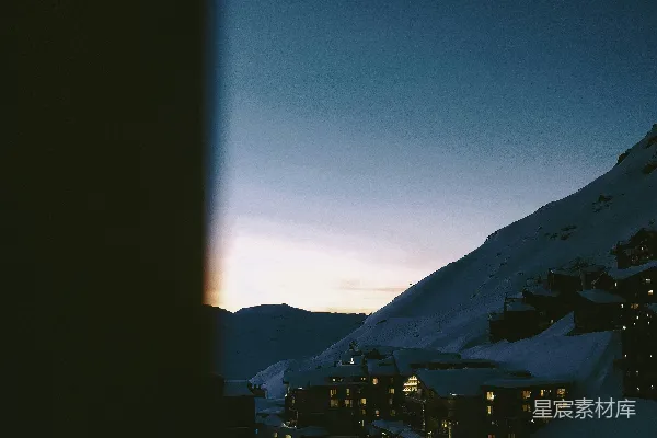 高清摄影 雪后的山间夜景