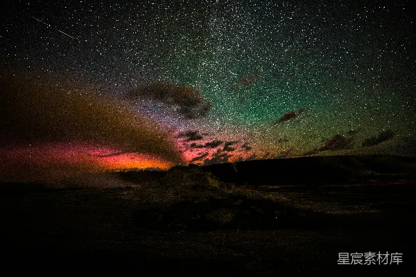 高清摄影 璀璨星空下的夜景