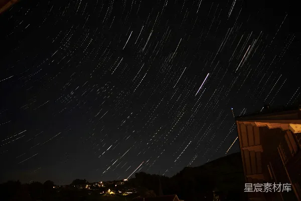 高清摄影 星空轨迹：城市与自然的交响